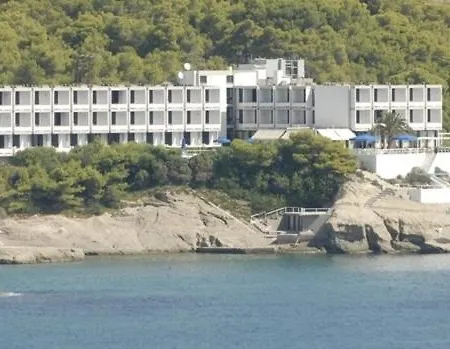 Apollo 4* Agia Marina (Aegina)